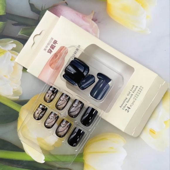 Elegant 24pc Black Butterfly Rhinestone Embellished Fake Nails NIB - Picture 5 of 8